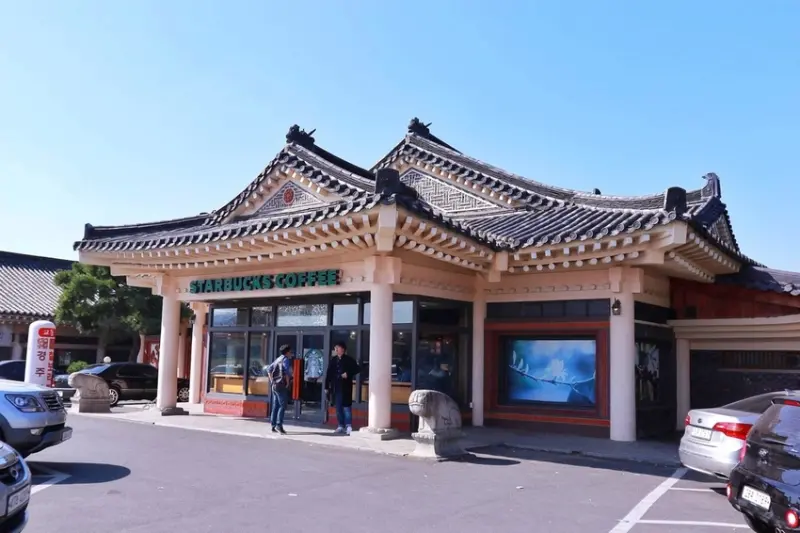 【韓國慶州景點】古城裡傳統韓屋造型星巴克概念店 /韓國限定城市杯2019