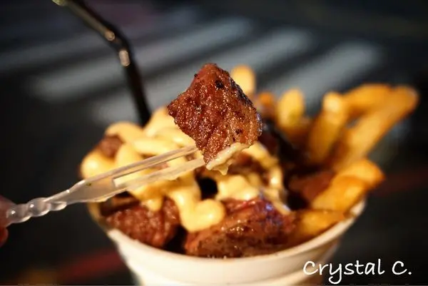 【台中美食推薦】Overlord Taichung 霸王牛 暴力豬 牛排豬排杯 逢甲夜市特色美食(小吃)