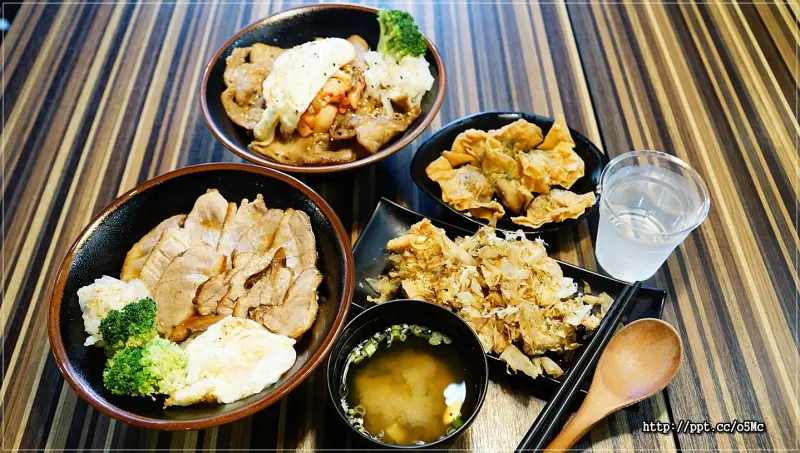 【燒肉丼販】忠孝敦化／燒肉丼飯，日式丼飯販賣機，免服務費，湯品，飲料無限暢飲，必點人氣招牌櫻桃鴨胸丼／泡菜燒肉丼