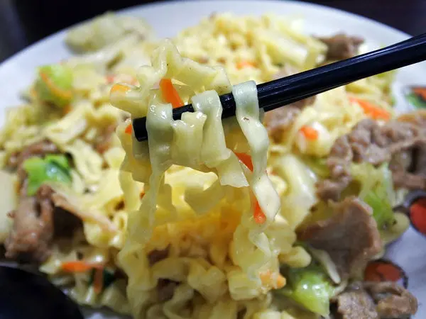 花蓮/巷弄裡的那家泡麵/濃郁起司泡麵 就是跟自己泡的泡麵不一樣啊！