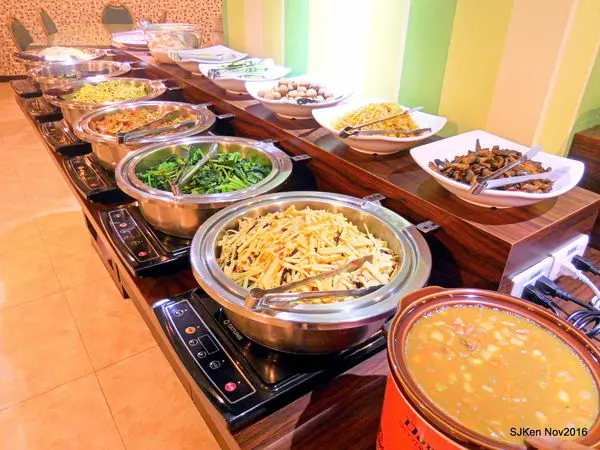 (洛碁新仕界大飯店 / 台北車站 / 西門町住宿)「洛碁新仕界大飯店」(3-3)餐飲篇 ---用餐環境寬敞舒適，中西日風味美食早餐，一次享用大滿足!