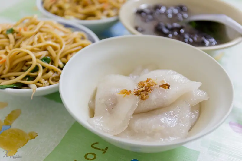 苗栗│苗栗美食街吃客家早餐【水上人家】Q彈水晶餃、炒麵