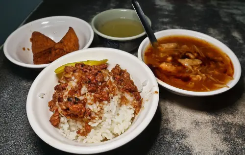 台中 傳記正老牌香菇肉羹 , 車站前的傳統美味!!