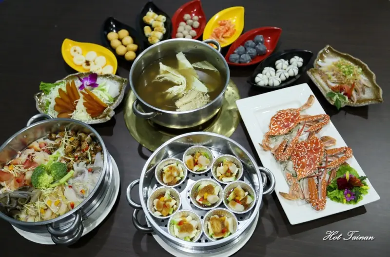 【台南中西區】珍饌蒸氣海鮮鍋：海鮮控必造訪的店家！總舖師的好料理，霸氣外露的海鮮鍋！新鮮海鮮現場挑選~