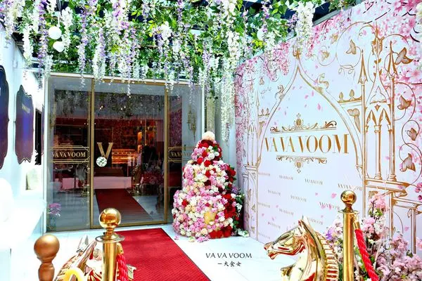 [國父紀念館美食] VA VA VOOM-少女系夢幻餐廳！美麗花牆，讓你拍個不停！好像來到婚禮會場啊！XD 東區美食/東區下午茶/台北下午茶/國父紀念館下午茶