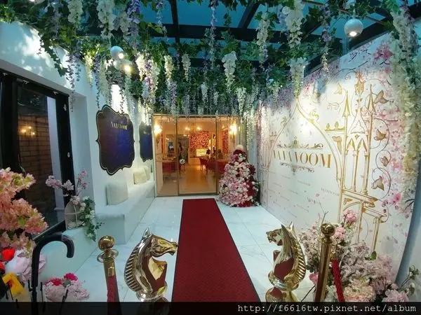 台北 美食 【東區 光復南路】VA VA VOOM 紫藤花海隱藏巷弄內時尚夢幻秘密花園