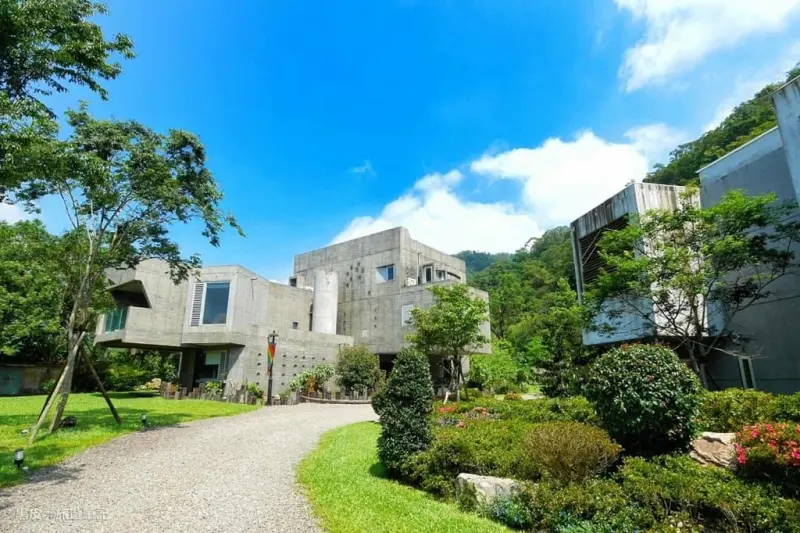 宜蘭。礁溪│有朋會館.一泊二食宜蘭Villa民宿推薦.在山林間找尋遺失的童年記憶