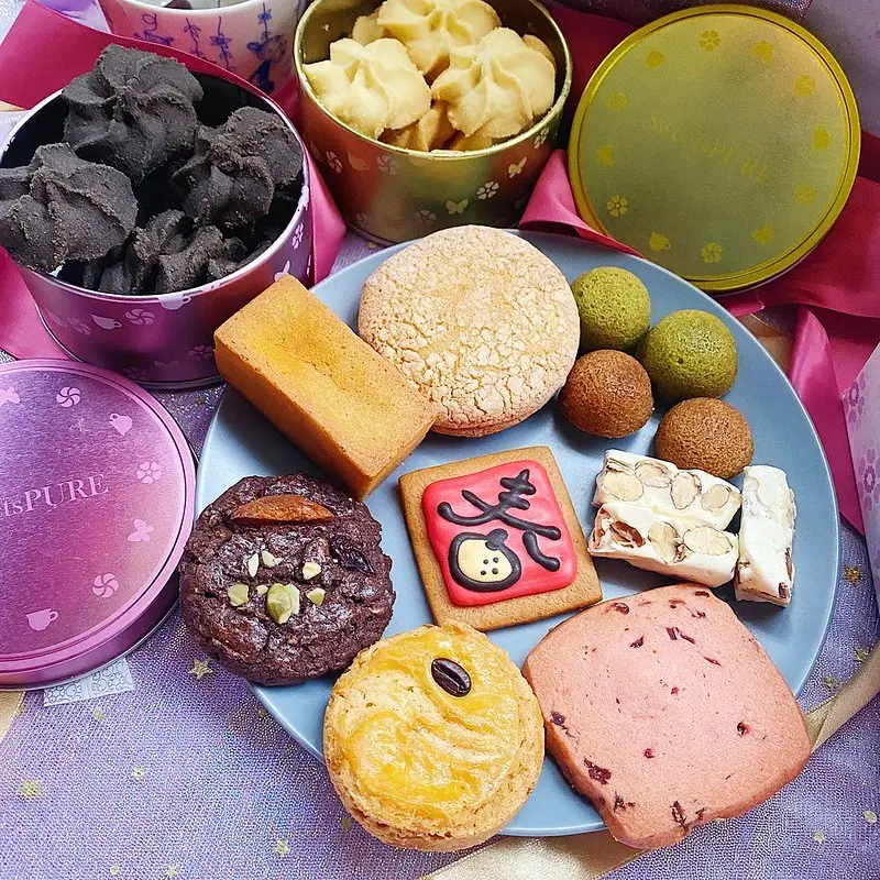 { 宅配團購 } 不用坐飛機也能吃得到的極品曲奇🍪台中超強伴手禮💟SweetsPURE溫感烘焙迎春手作年節禮盒🎀