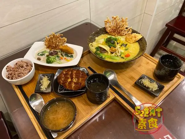 台中西屯素蔬食》多寶蔬食南洋異國料理菜單價位大公開！包你吃香又喝辣的南洋異國料理~台中必吃在地美食小吃餐廳推薦。