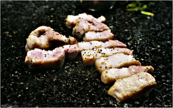 [台北信義]韓肉舖(捷運市政府站1號出口)|正統韓式石板烤肉，品嘗原汁原味的好肉|豬肉拼盤(豬五花+梅花豬+松阪豬)、翼板牛、起司蒸蛋