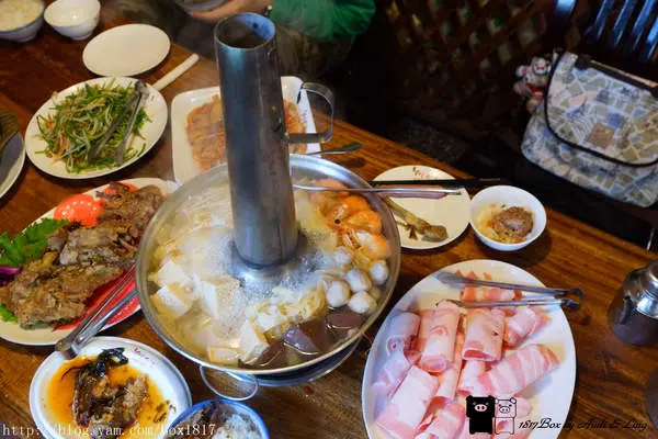 【雲林。斗六】進入桃花源。福州料理。江浙名菜。香酥鴨。東北酸菜白肉鍋。桃花源餐廳