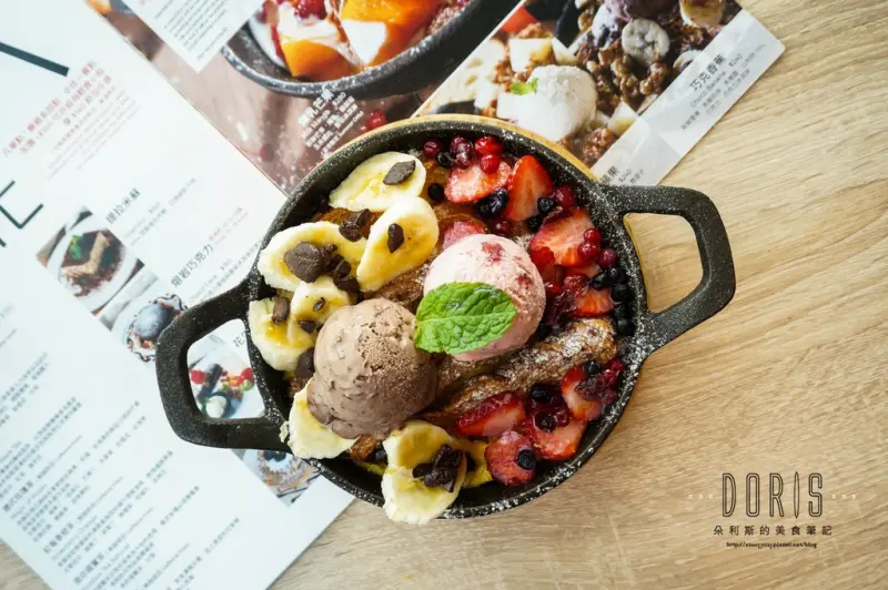 ♚食記♚台北士林 有夠蝦下酒菜 強尼炸魚塊 香酥轟炸雞 煙燻雞肉凱薩沙拉 咖哩牛嫩肩燉飯 蒜香松阪豬烤飯 奶油燻鮭魚義大利麵 義式陳醋蕃茄義大利麵 鑄鐵鍋料理 可頌麵包布丁 啤酒 咖啡 現打鮮果汁 下