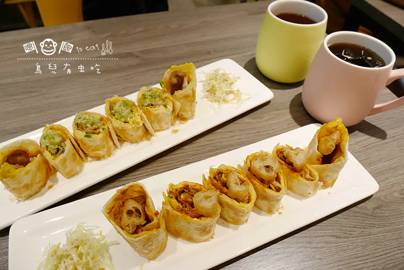 「飽食⁂台北信義」鳥兒有蟲吃，早餐就吃麻辣鍋口味酥皮蛋捲餅會不會太刺激，食尚玩家的口袋美食