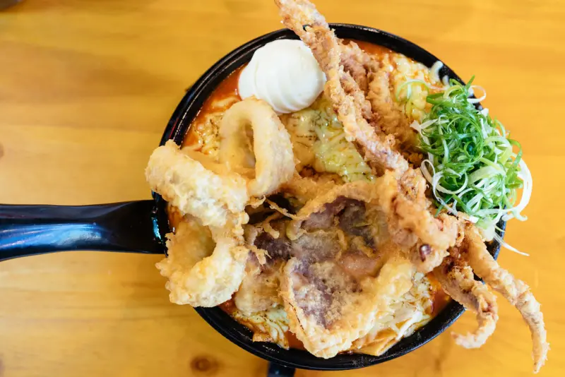 [台北信義]UNCLES魷魚大叔馬車店-初嘗招牌起司火焰辣炒年糕 + 花都開好了
