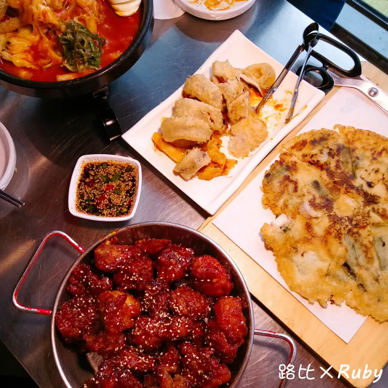 【台北市信義區 / 韓式料理 / ATT4FUN】二訪魷魚大叔 火焰炒年糕專賣店 UNCLES TAIWAN 