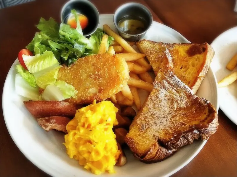 【新竹】貳樓餐廳 Second Floor Cafe 新竹店，早午餐都無雷還可以帶狗狗貓貓前往的舒適空間