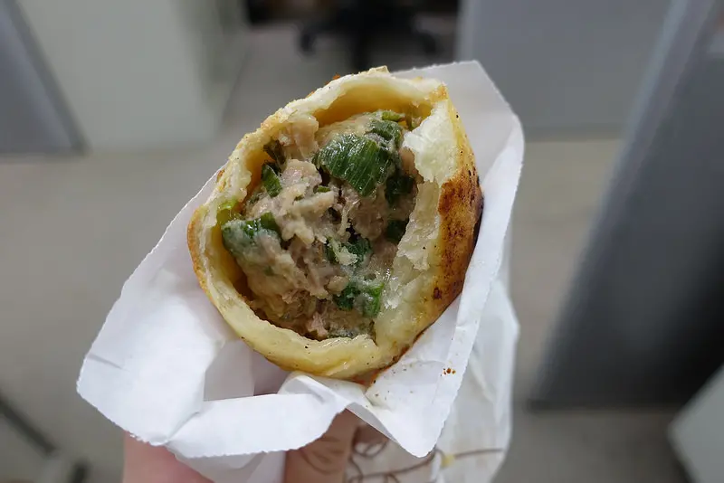 (胖樺食記)捷運東門站超推必吃早餐「青島豆漿店」/現烤爆漿肉餅滿滿青蔥/杭州南路上中式銅板平價早餐