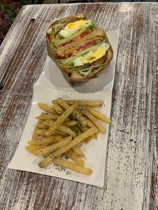 Bunny House 兔兔窩傢飾.咖啡 加量不加價主餐附薯條~