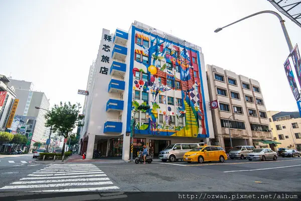 [住宿]住進童話世界裡的幻彩花園～高雄秝芯旅店（駁二愛河館）。