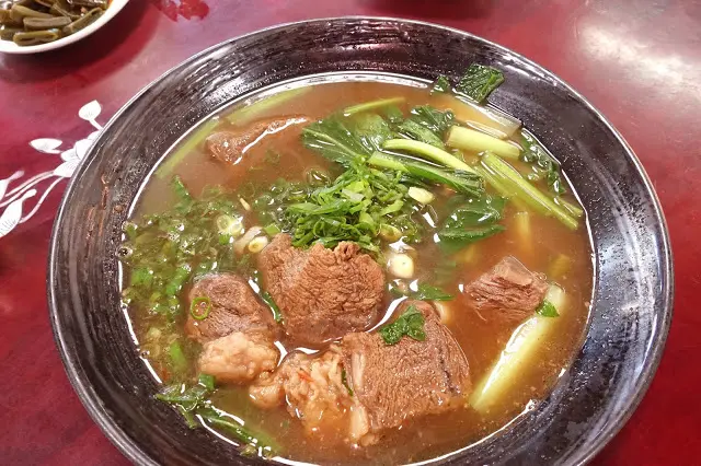 [食記] 珍珧商號/珍珧魯肉飯。遵循傳統作法的好味道--紅燒牛肉麵、魯肉飯、大腸臭豆腐、排骨盅湯 (近中正紀念堂大孝門)