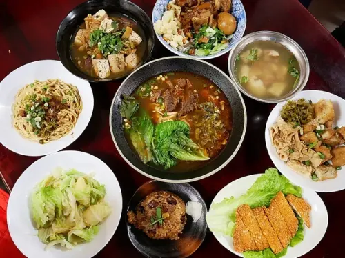 珍珧商號-台北中正區小吃  中正紀念堂對面滷肉飯、牛肉麵  俗又大碗的餐點以及熱情服務的態度  cp值超高