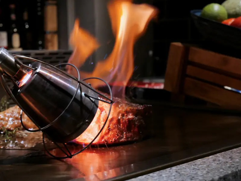 【台北美食】米其林造訪餐廳｜Top Fire Restaurant｜巨量戰斧牛排+限量牛舌，滿足老饕的暖心料理