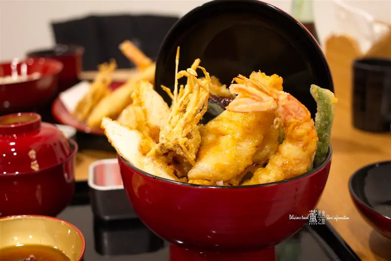 「台中西區日式丼飯」天婦羅專家丸德まるとく-客製化你心目中美味的丼飯，美多樣化美味食物任君挑選!隱身公益路旁的美味