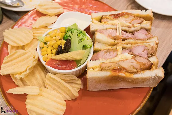 台中土司森林美味之旅南門總店--世界木盤早餐、從早到晚的異國美食滿足你的味蕾