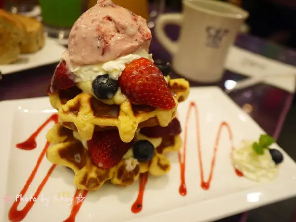 【食記:捷運新埔站】栢金 BIRKING-Waffle.Brunch.Bistro/餐點種類超多/甜點好療癒(愛評體驗團)