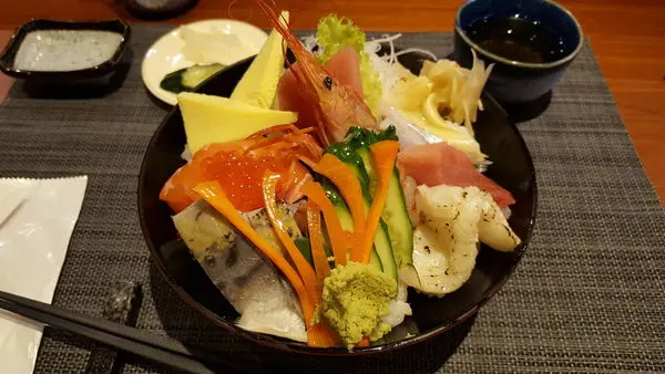 高雄【天一坊】日式天婦羅 天丼專賣店 跟著壽司羊一起享受與懷念松月亭老師傅的好手藝吧 MVP是蝦頭清湯