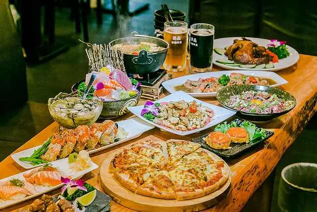 【廣宣】【府中站美食】新の店（板橋南雅店)生魚片、壽司、披薩、熱炒、串燒、台菜、啤酒