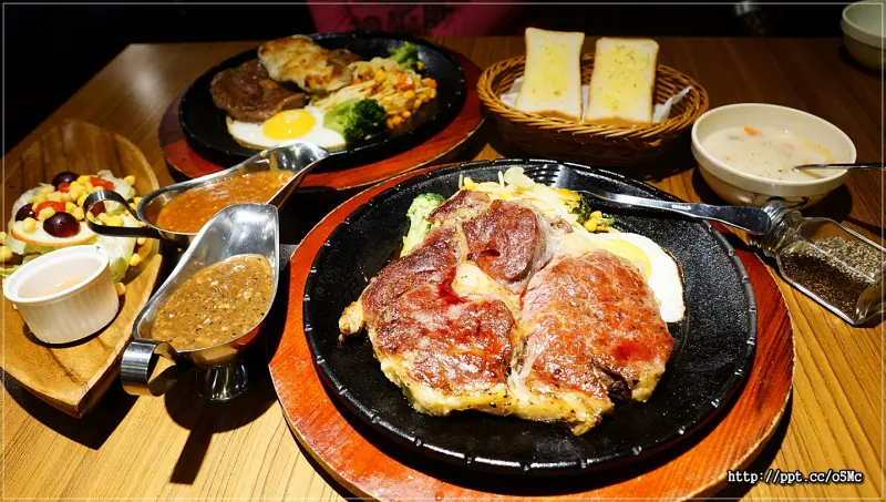 【人从众厚切牛排館】忠孝復興牛排，必點超厚切頂級沙朗牛排，大蒜麵包／玉米濃湯／牛肉湯／飲料無限暢飲