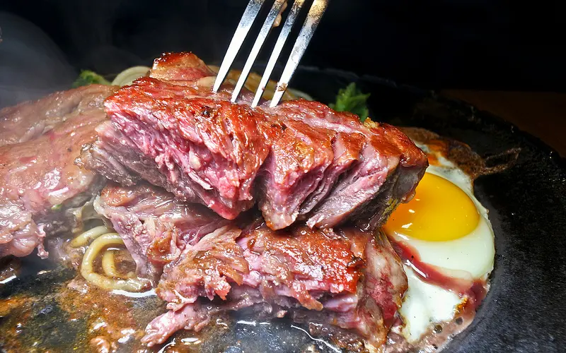 人从众厚切牛排館(大安店)	,就是想吃點肉的好選項!! 東區平價牛排/忠孝復興牛排