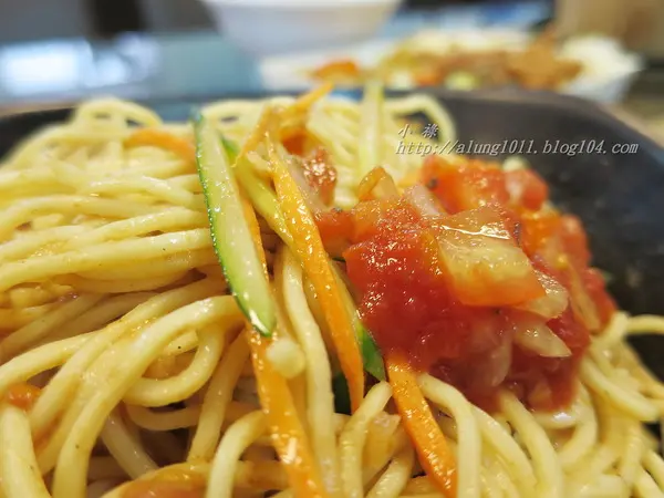 辛酸涼麵不心酸~   ..辛酸涼麵 麻辣鴨血              