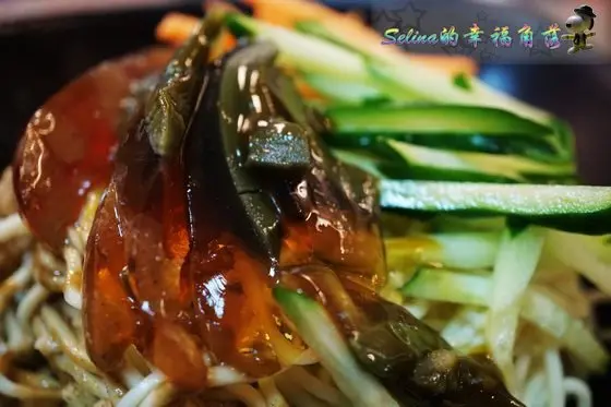 高雄•鳳山美食小吃【辛酸涼麵 麻辣鴨血】來自台東の獨特口味的涼麵&超入味麻辣鴨血