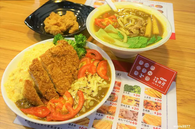 【桃園 中壢】福田屋咖哩製造所(健行店) 給咖哩施魔法吧，讓你自由搭配出，屬於自已想要吃的口味就是這樣開心滴。