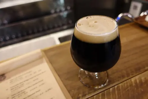 (胖樺食記)信義微風露天精釀啤酒屋「啜飲室Landmark」/ Chuoyinshi/內含完整酒單/站著喝別有風味