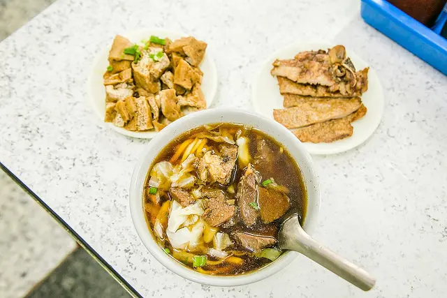 【台北捷運美食】【大橋頭站美食】大稻程美食-四十年老店-真正黃牛肉麵