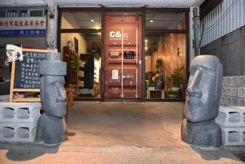 【食-新竹東區】蔬覓Veggie holic★時尚工業風の素食滷味☆4款獨家湯頭,每日新鮮熬煮,不加味精