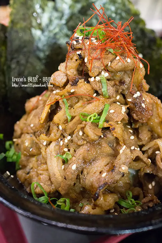 【台北信義區】層層堆疊的小肉山/給你滿滿的吃肉快感/台北101美食．牛角次男坊 (台北101店)