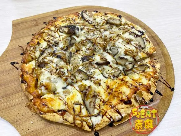 台中西區素蔬食》臭大蔬菜單價位大公開！臭到極致非吃不可的泡菜臭豆腐烤餅~台中必吃在地美食小吃餐廳推薦。