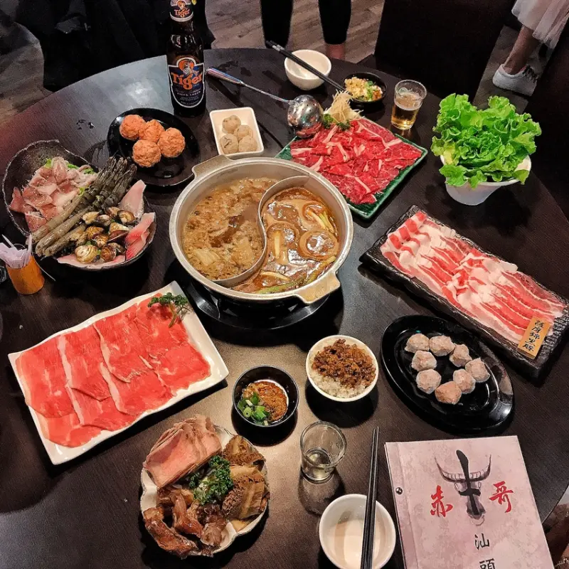 赤哥汕頭火鍋 板橋文化店 金門良金牧場溫體牛 古法手工沙茶醬 輕藥膳清甜湯頭