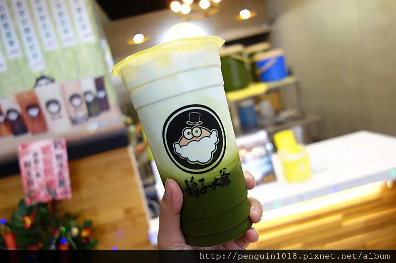 【彰化市】鬍子大爺(永安店)；漸層系飲品正夯！抹茶控最愛日本抹茶拿鐵！獨家使用進口萊姆系列飲品，可愛兼具獨創特色品牌飲品。