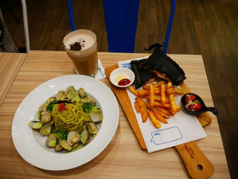 【Angelas日嚐】手工黑炭吐司搭配創意嗎啡醬，迴盪出清爽美味，高CP值桌遊餐廳，學生朋友聚餐約會首選，捷運科技大樓站美食推薦【Whos Tea 鬍子茶 / 台北復興南店】