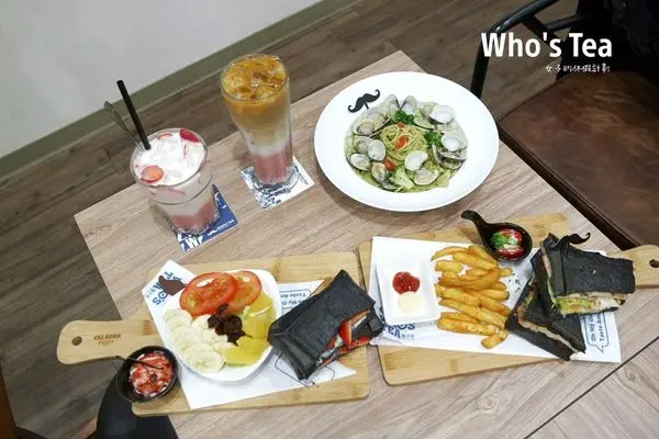 Whos Tea 鬍子茶/台北復興南店，繽紛季節限定草莓宴，環遊世界美好餐點/黑竹炭鮮奶吐司▲女子的休假計劃▼