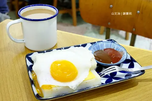 《北市萬華區♥食記》山文治。懷舊氛圍的文青碳烤吐司早餐店，推薦古味菜頭粿，加上半熟太陽蛋簡直太犯規囉！(西門站)