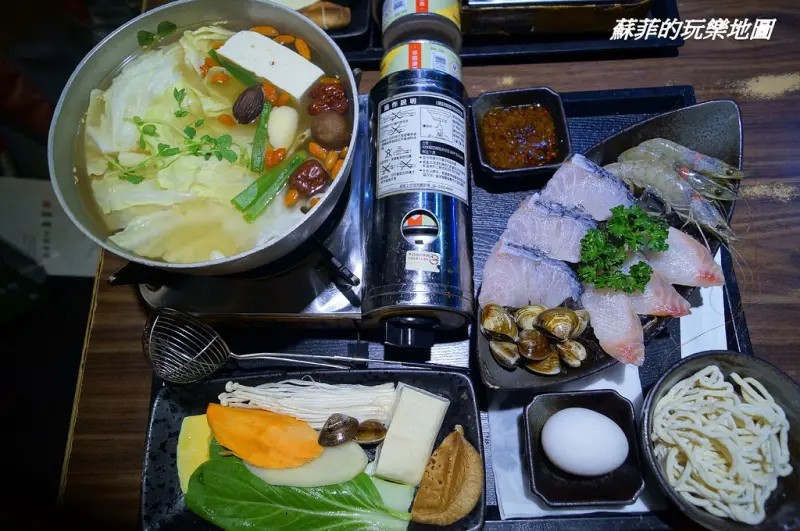 《捷運南京三民站美食》集客人間茶館東興店  牛肉養生鍋  海鮮養生鍋  下班後三五好友聚餐聊天聯絡感情的好地方  美食全天不打烊 等你來品嚐   