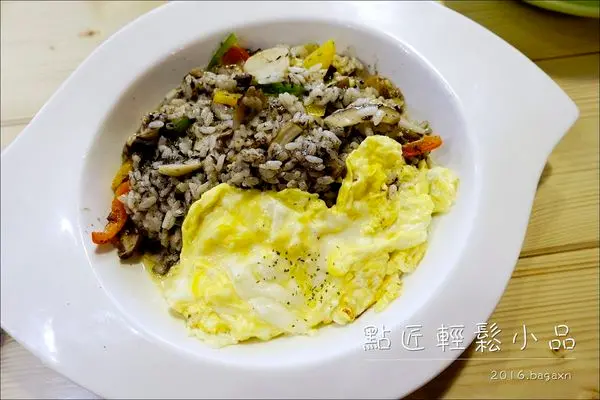 【台中北區】點匠輕鬆小品。平價義式蔬（素）食料理，寵物友善餐廳