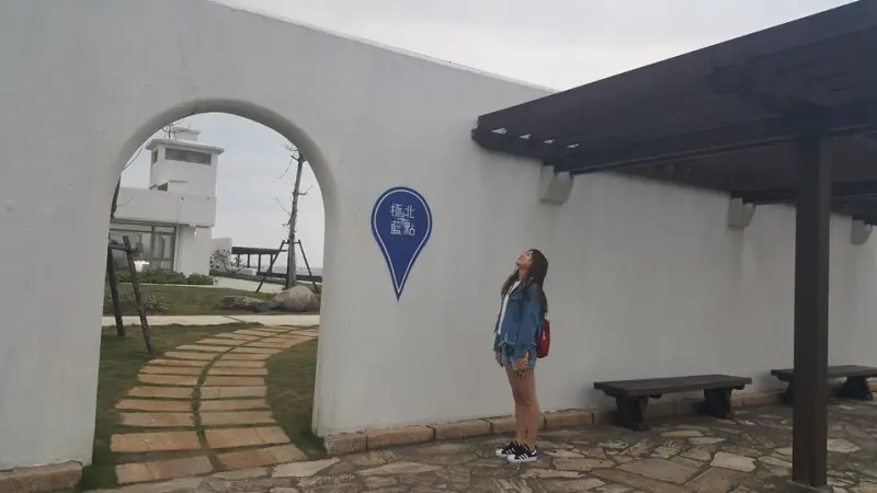 食尚期貨小咪 ♥ 【台北北海岸新打卡景點○極北藍點｜希臘風格白色建築配上無敵海景 美翻了!!北海岸一日遊 景點推薦 極北藍點!】