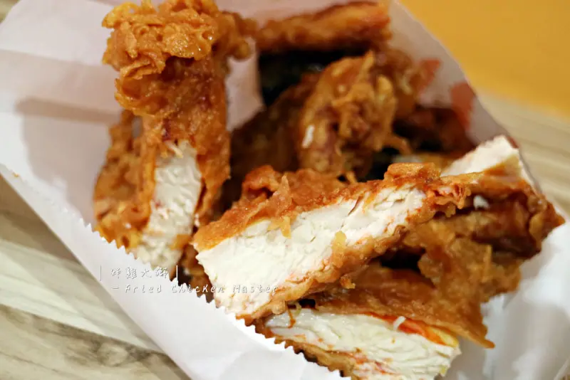 食記►桃園┃炸雞大獅┃令人吮指回味，極餓獅排、臻寶炸雞套餐！